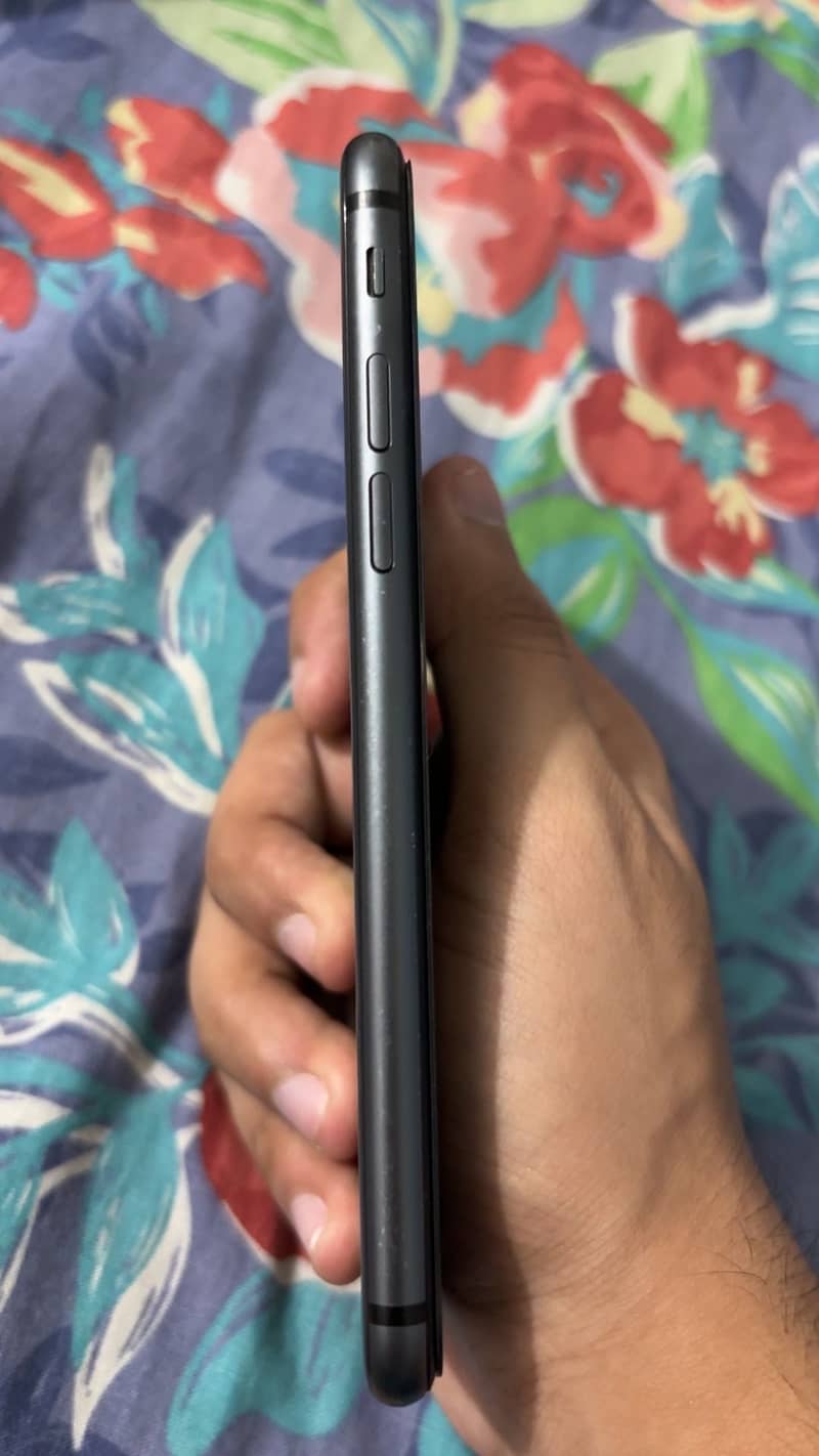 Apple iPhone 8 3