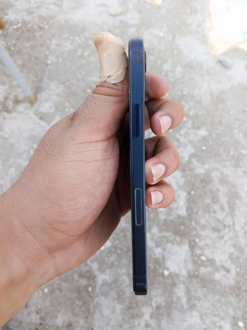 Apple iPhone 12 2