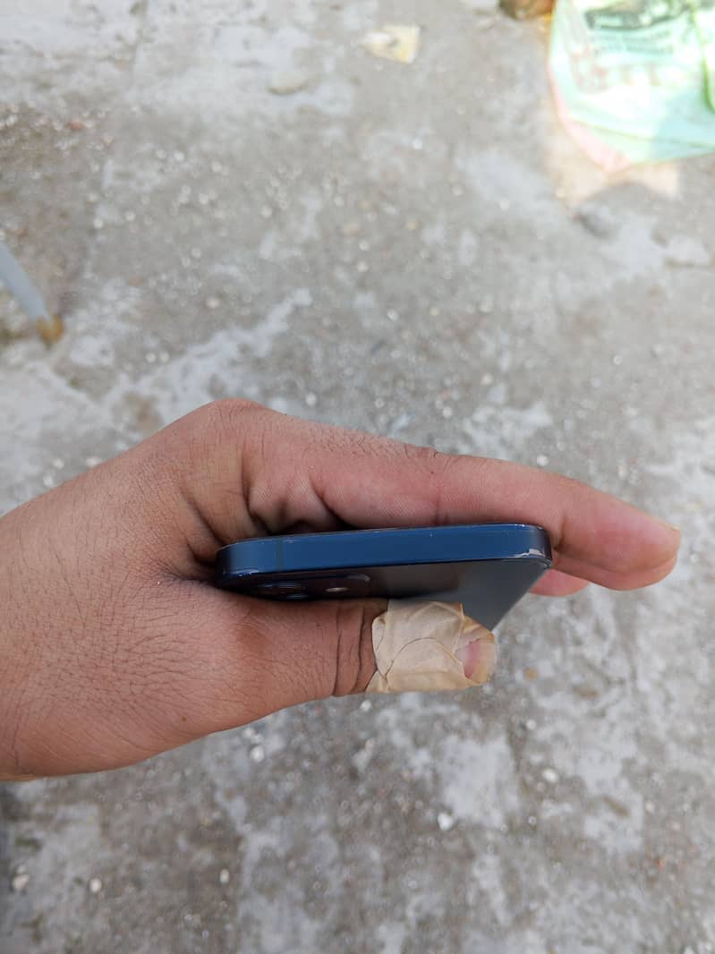 Apple iPhone 12 3