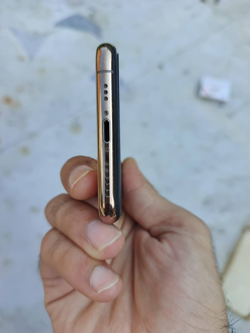 iphone XS 3