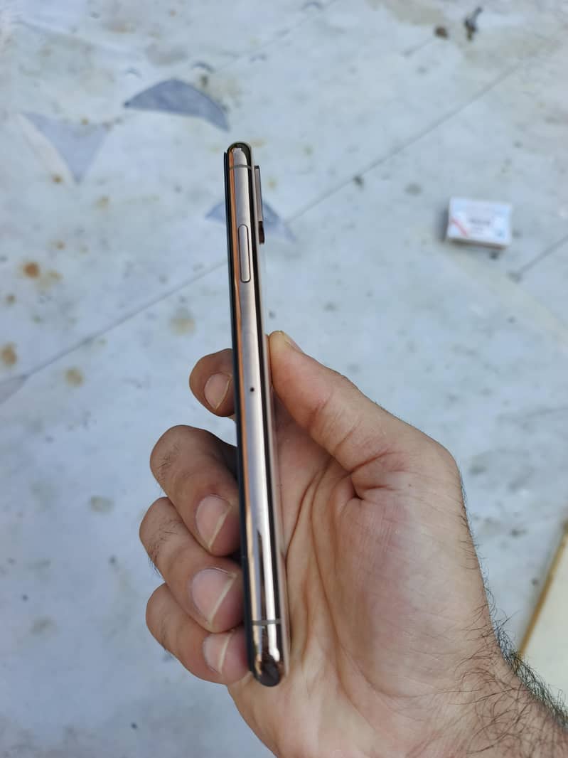 iphone XS 4