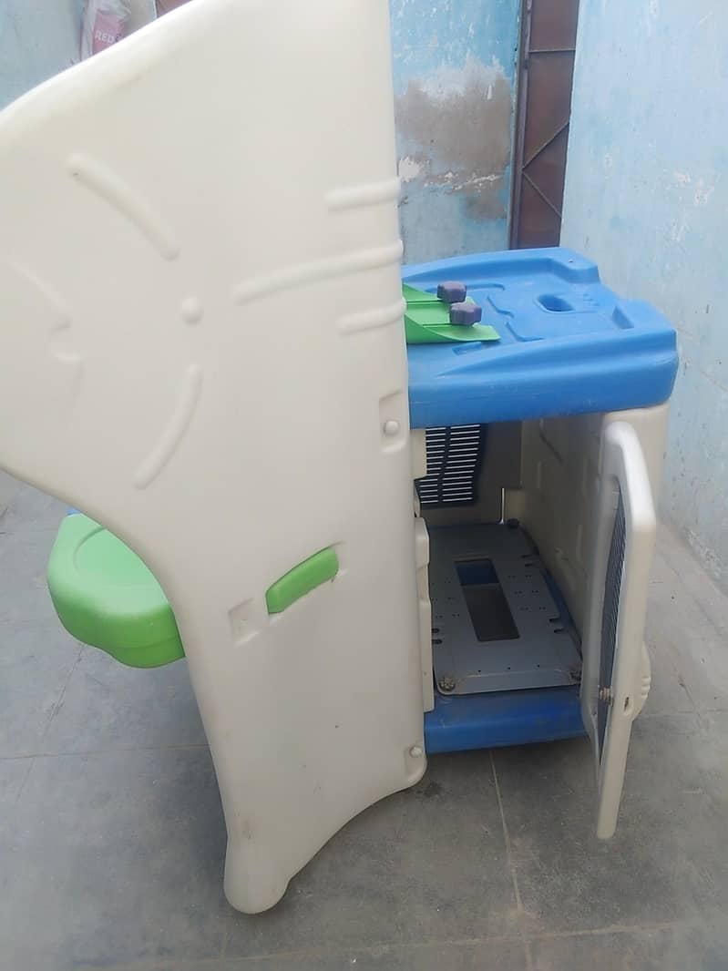 KIDS COMPUTER TABLE 4