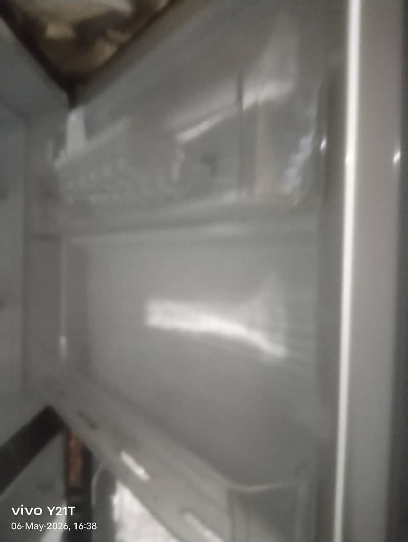 Refrigerator 0