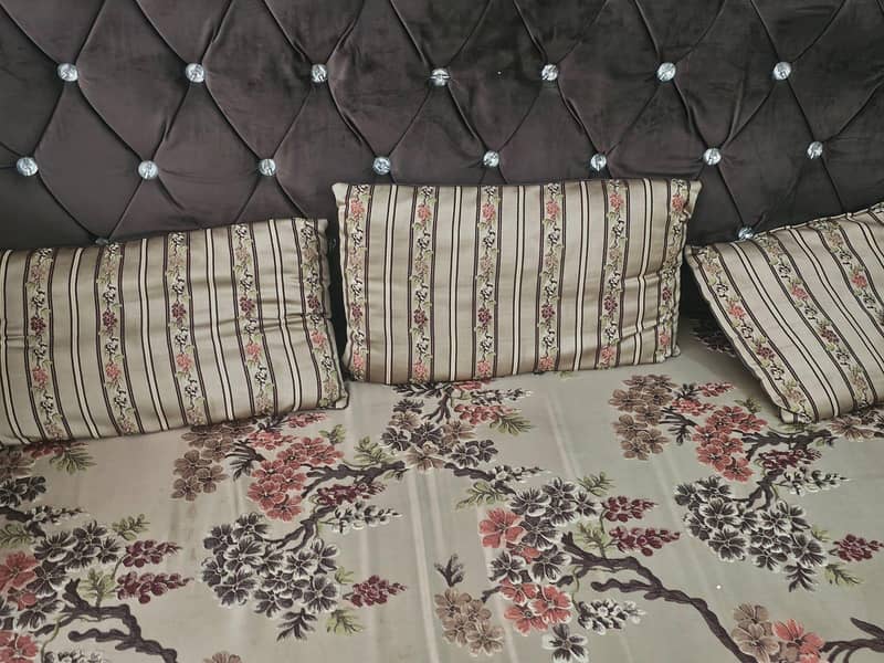 sofa good condition 4
