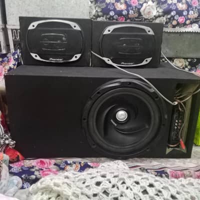 Nikamchi emp 4chennel 1800wats, Kenwood baser, 2 pioneer Speakers