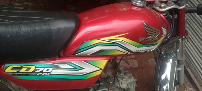 bohat achi bike ha orginal no palte ha