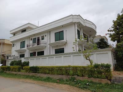 F-11, 7 bedrooms House.