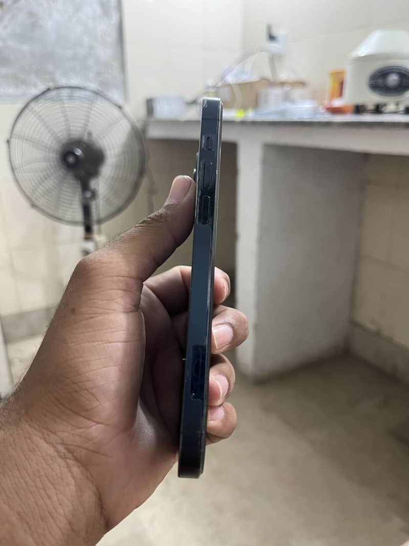 Apple iPhone 12 Pro 4