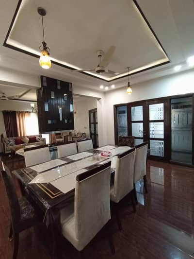 ONE KANAL CORNER WITH BASMENT PRIME LOCATION BUNGLOW DOUBLE UNIT IN DHA PHASE 4
