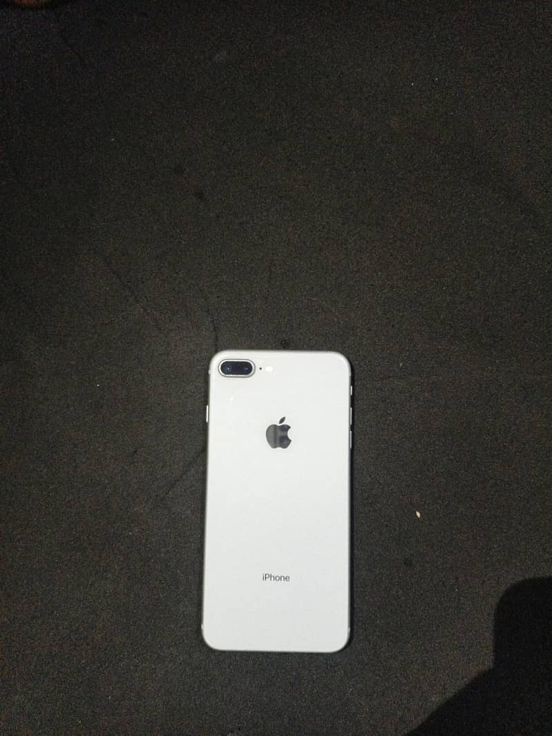 Apple iPhone 8 Plus 1