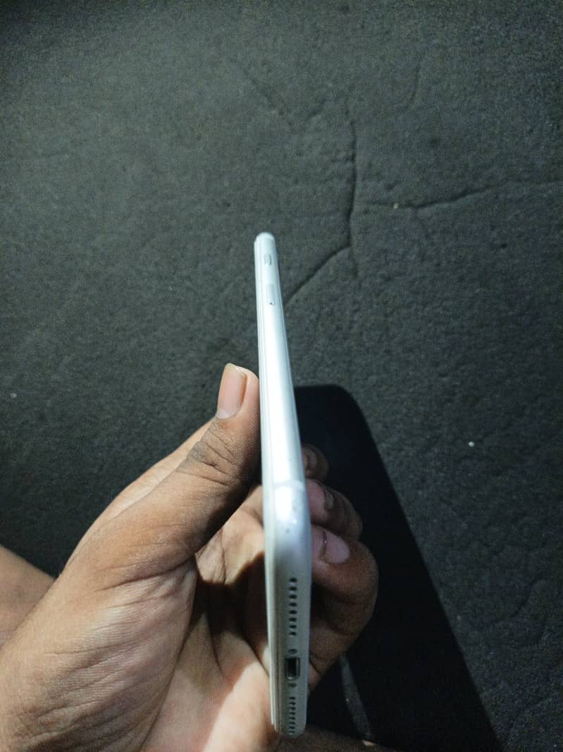 Apple iPhone 8 Plus 4
