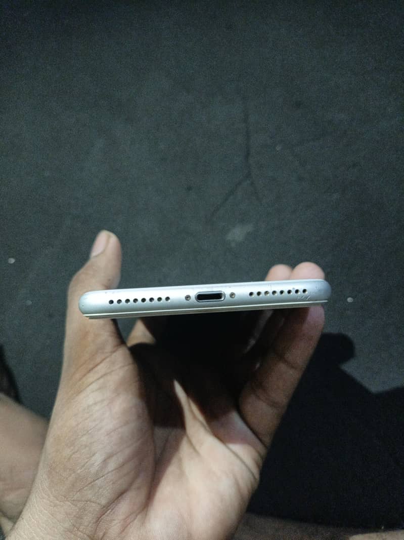 Apple iPhone 8 Plus 5