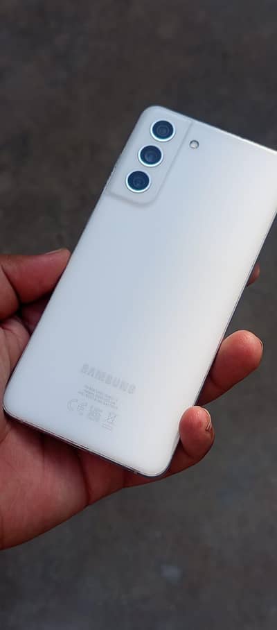 Samsung galaxy S21 FE in great condition