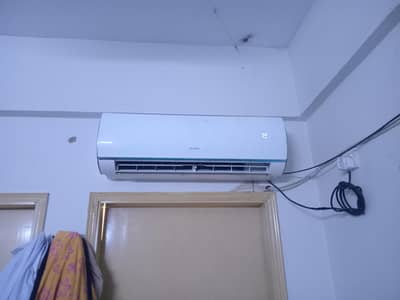 Gree Inverter 1.5 ton AC for sale good condition