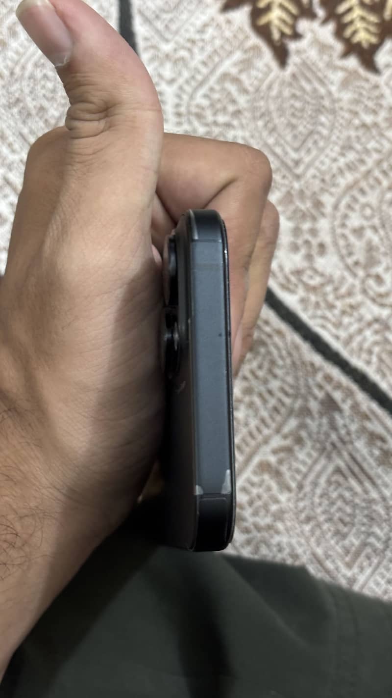 Apple iPhone 15 7