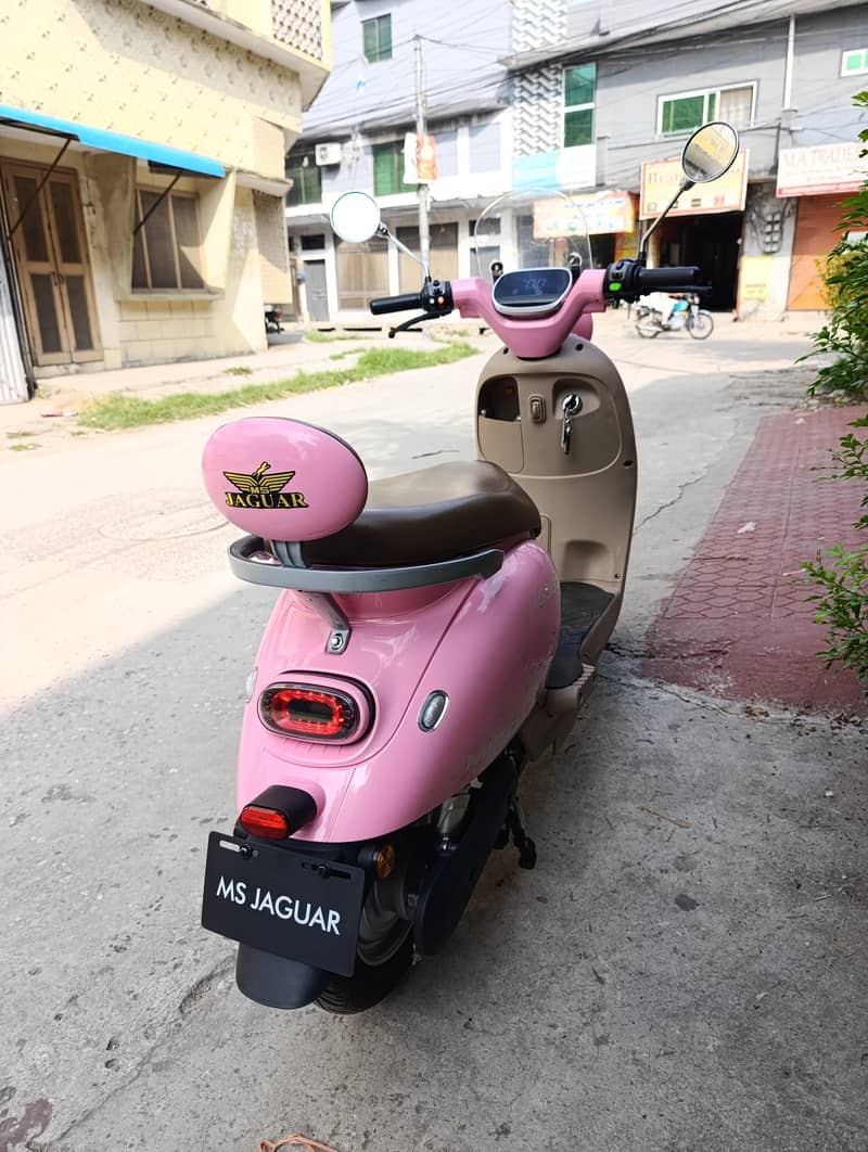 Scooty 6