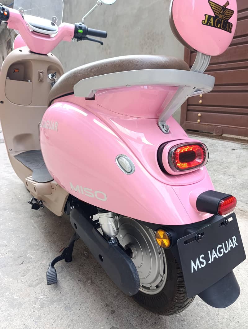Scooty 8