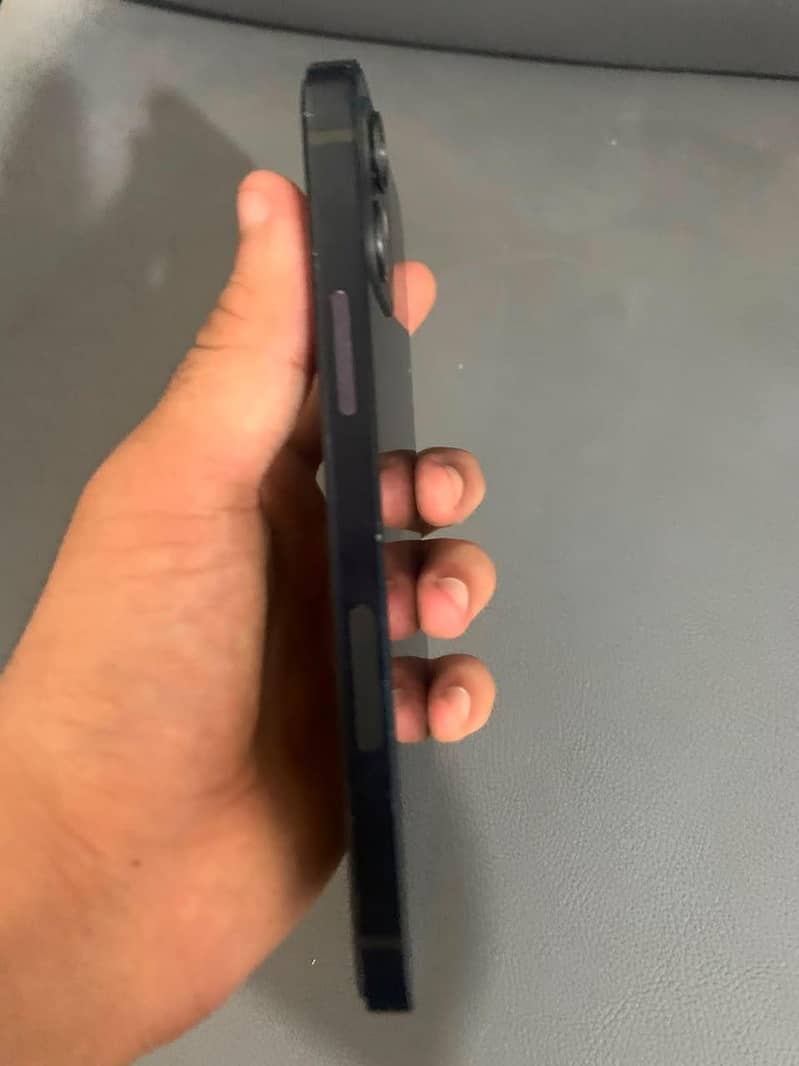 Apple iPhone 12 3