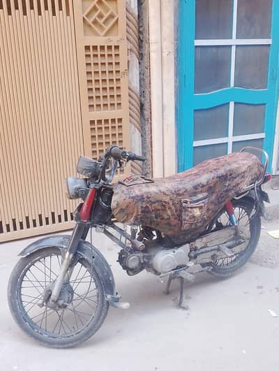 Honda CD 70 2011 model urgent for sale
