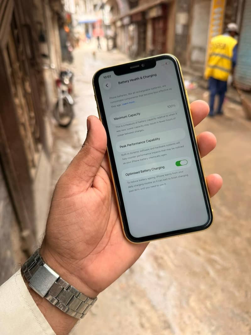 Apple iPhone 11 4