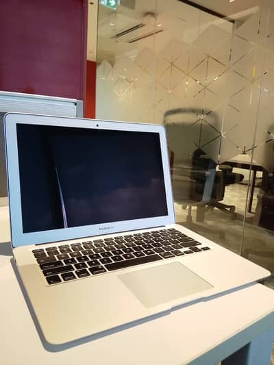Macbook Air 2017, 8GB RAM, 256 SSD