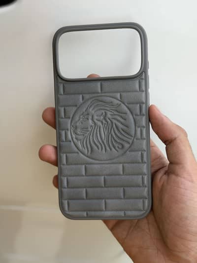 iPhone 17 Pro Max Premium Silicone Cover – Lion Design – Grey –