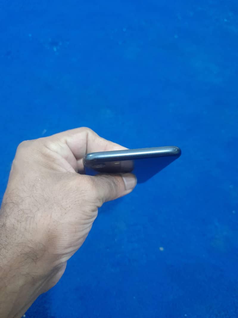 Apple iPhone 7 3