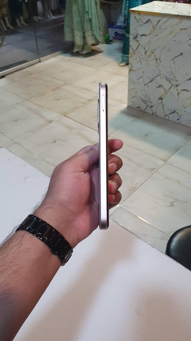 OPPO A6 4