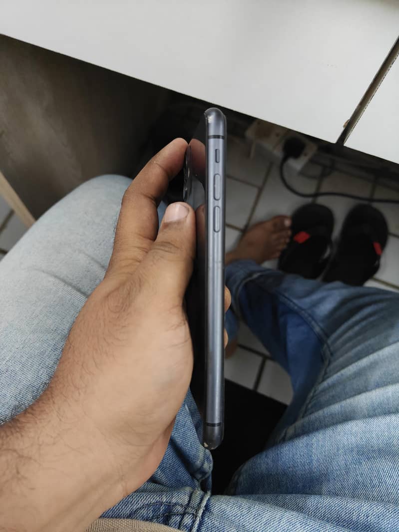 Apple iPhone 11 3