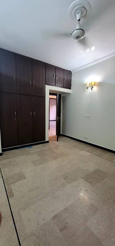 40x80 upper portion available for rent in G-13/3