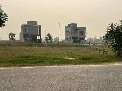 Unoccupied Commercial Plot Of 8 Marla Is Available For Sale In DHA Defence