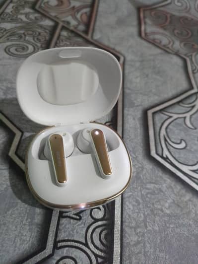 Ronin Eclipse R-7065 ANC Wireless Earbuds - Like New (10/10) Condition
