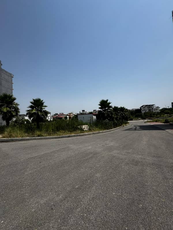 CORNER PLOT FOR SALE 3