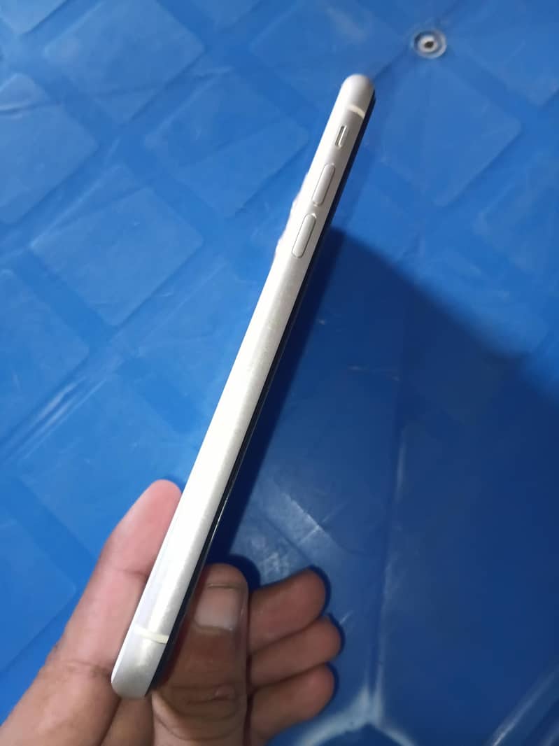 Apple iPhone 11 3
