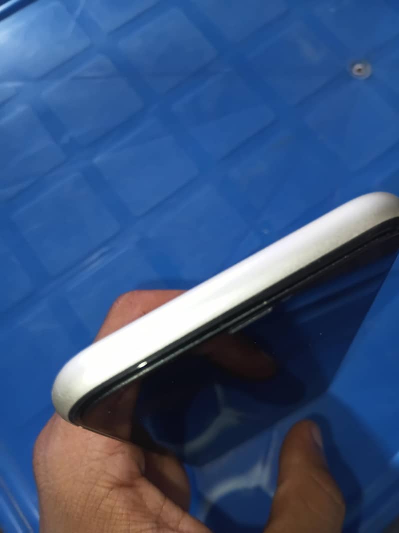 Apple iPhone 11 4