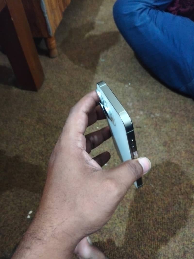 Apple iPhone 13 Pro 4