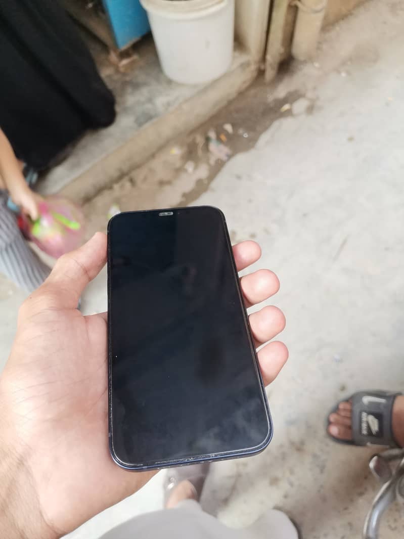 iPhone 12 10/10 condition 2