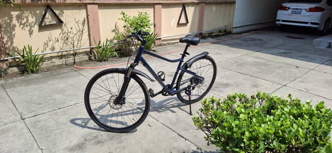 Decathlon Riverside 500 Hybrid bike Mint conditon with accessories