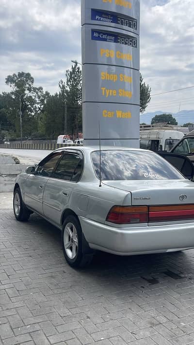 Toyota Corolla XE 2000