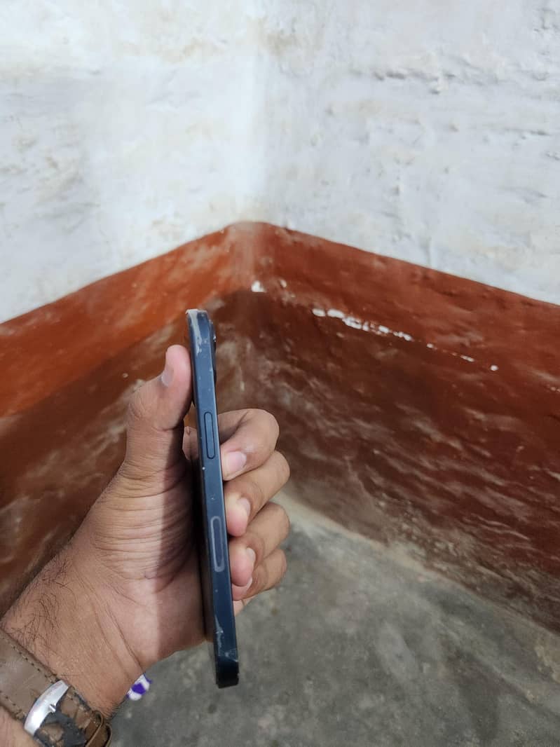 Apple iPhone 13 1