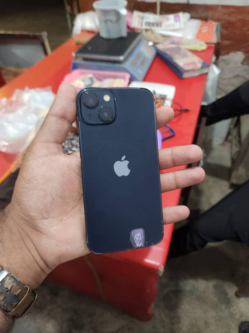 Apple iPhone 13 4