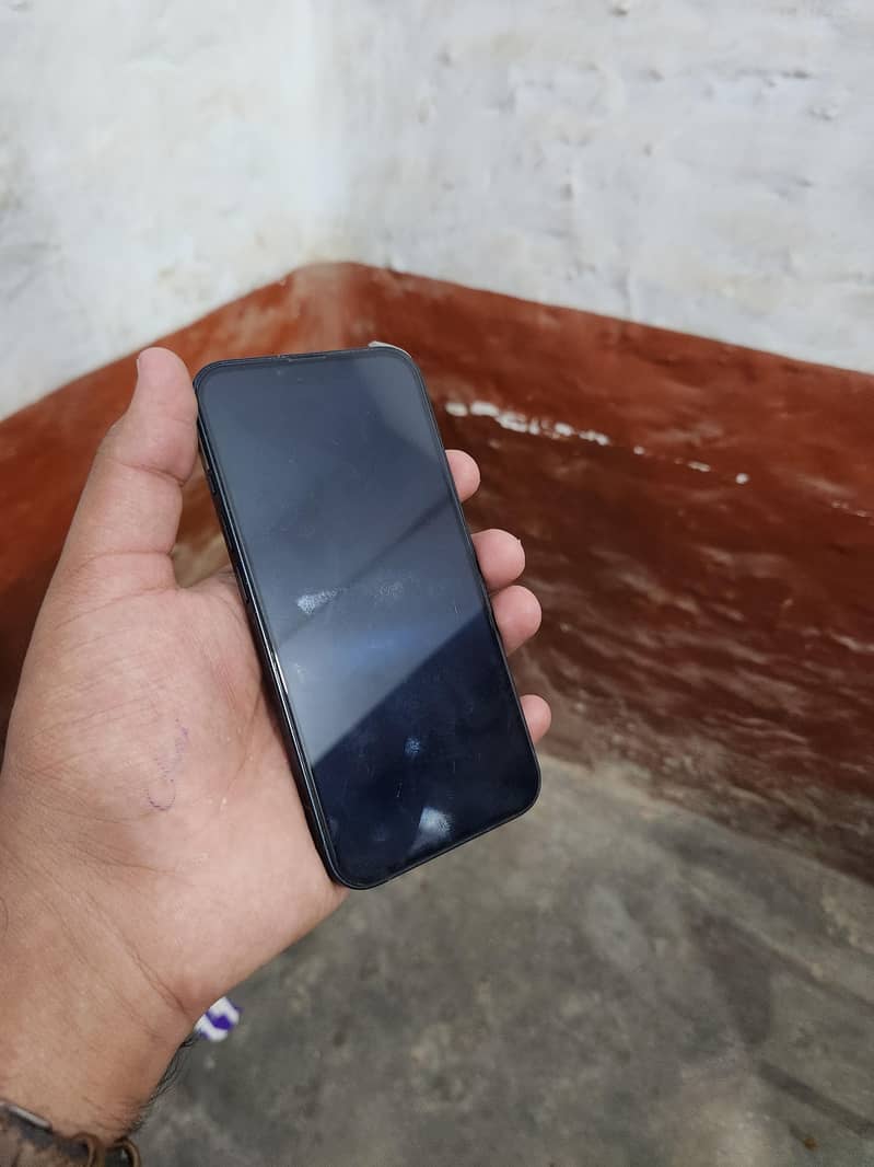 Apple iPhone 13 5
