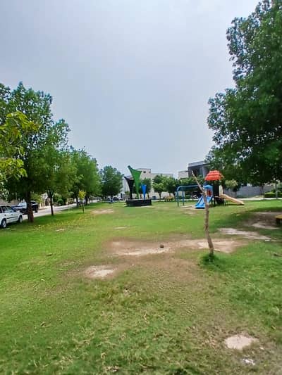 8 Marla Plot for sale in J block investor Price