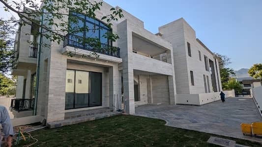 FOR RENT Brand New Triple Storey House 7-Beds With Swimming Pool F_7/4
