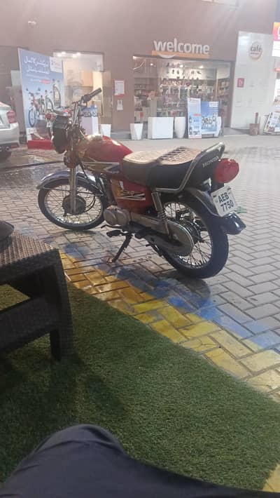 Honda 125 like new genuine antique piece