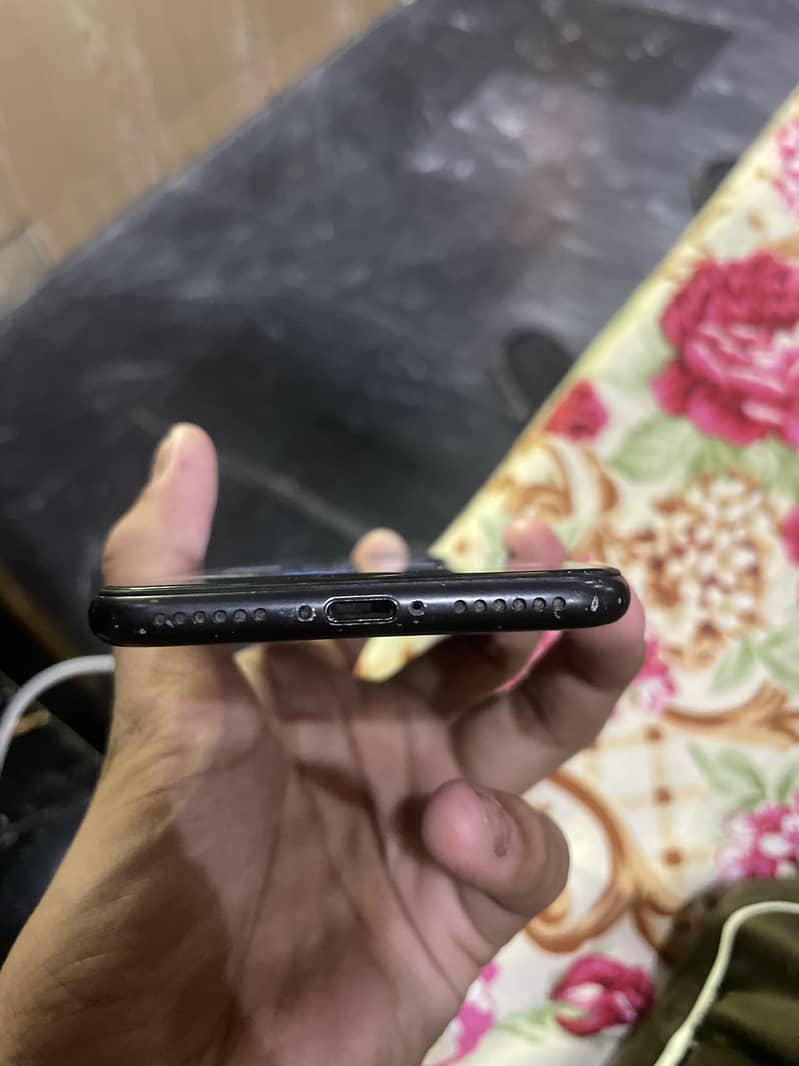 Apple iPhone 7 2