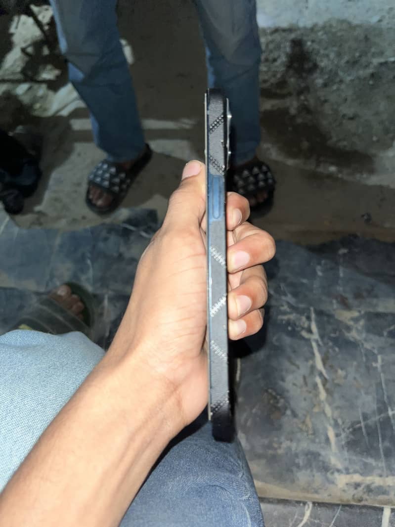 iPhone 13 3