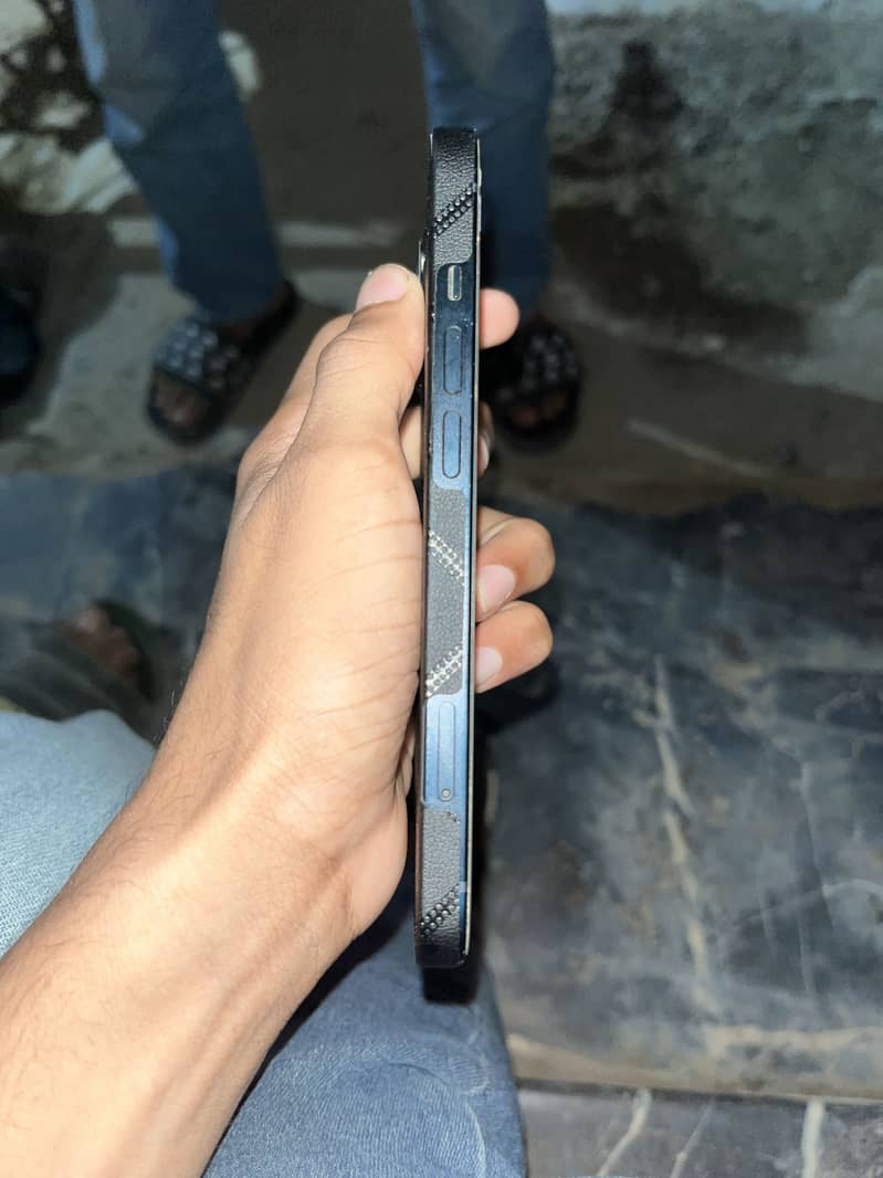 iPhone 13 1