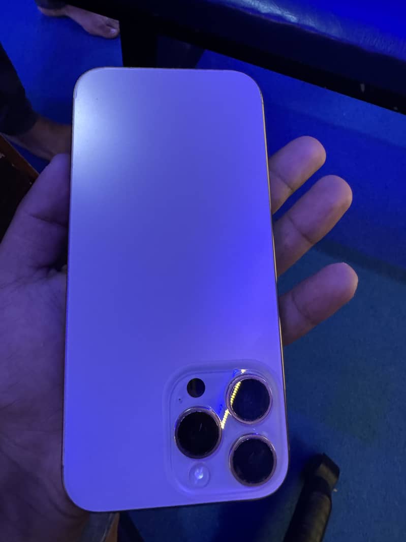 Apple iPhone 16 Pro Max 2