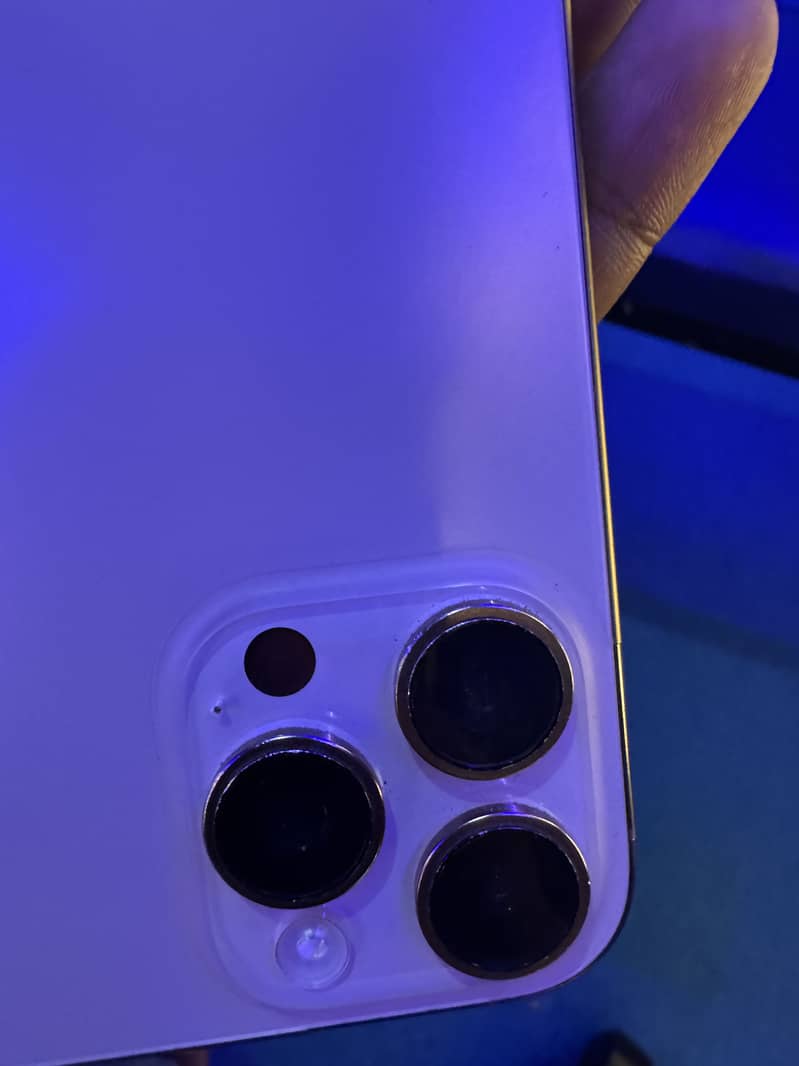 Apple iPhone 16 Pro Max 3